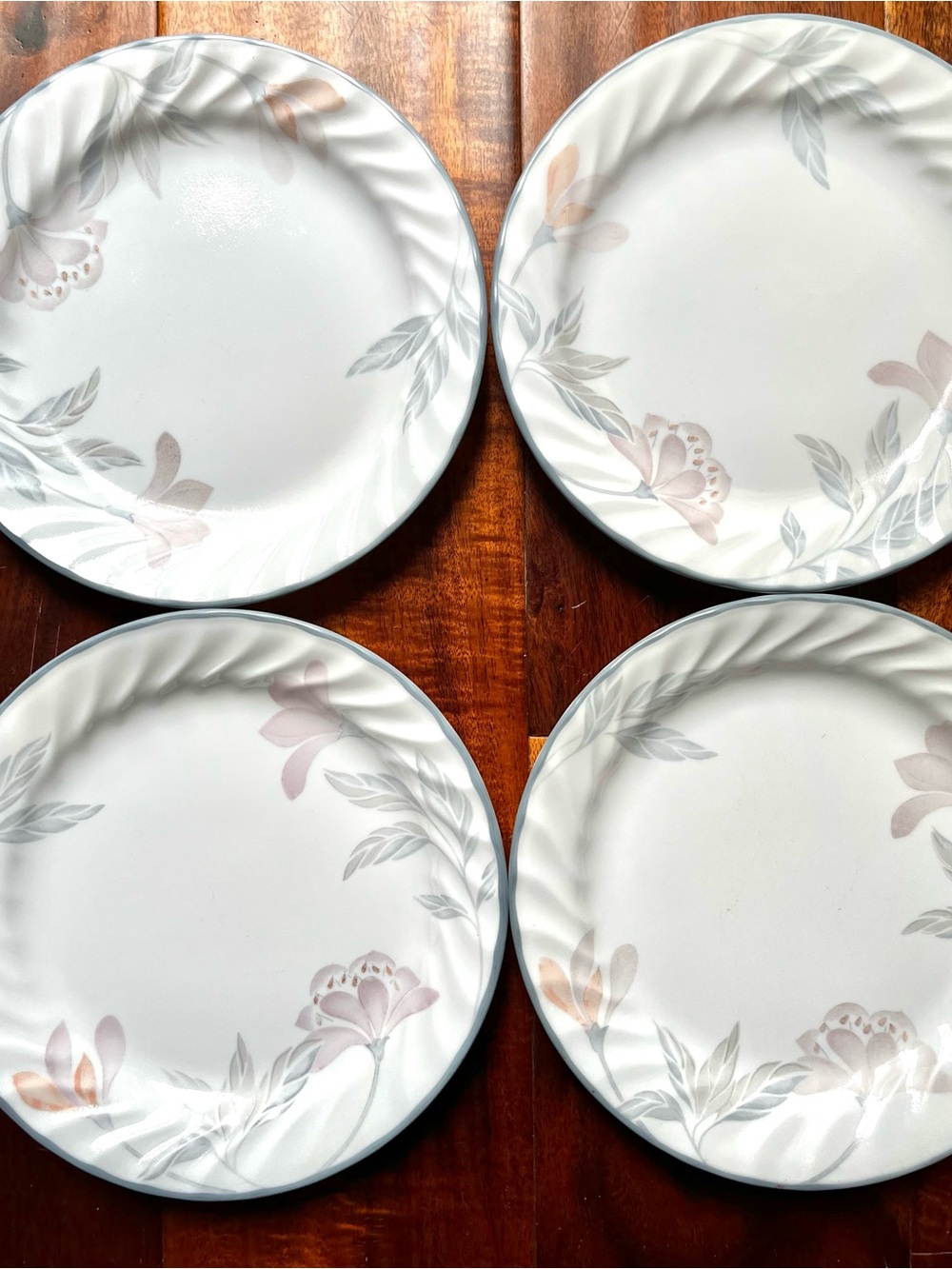 4 Pc Corelle Pink Trio Pattern Plates 7.25" salad or bread